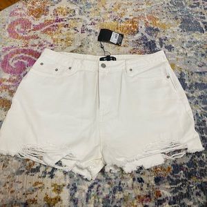 NWT Misguided White EXTREME RIP HIGH WAIST SHORTS